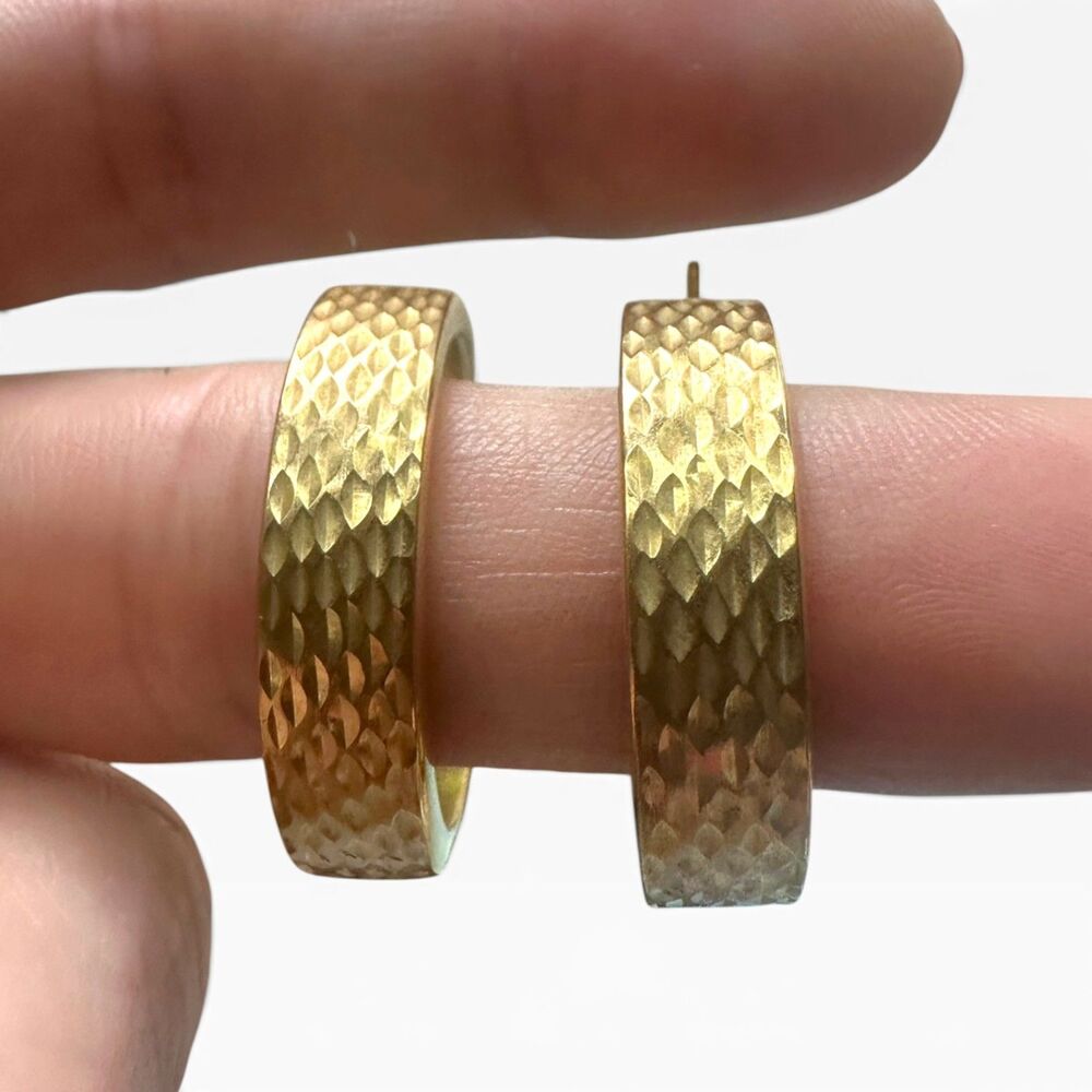 18K Yellow Gold Textured Hoop Earrings JJT J.J. Creation 4.38g Diamond Cut
